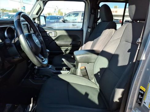 Used 2021 Jeep Gladiator Sport image 9