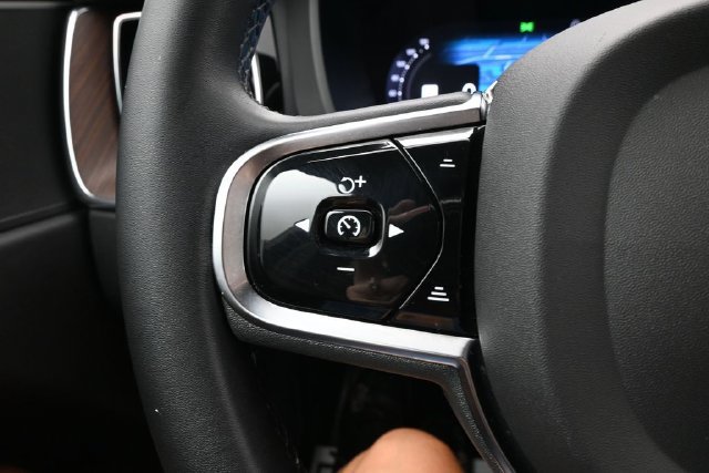 Used 2023 Volvo XC60 B5 Plus w/ Climate Package AWD/4WD image 25