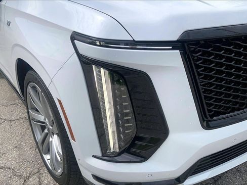 Certified 2026 Cadillac Escalade Platinum Sport AWD/4WD image 28