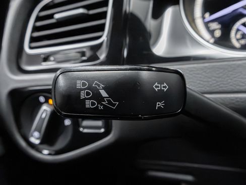 Used 2016 Volkswagen Golf R 4-Door image 49