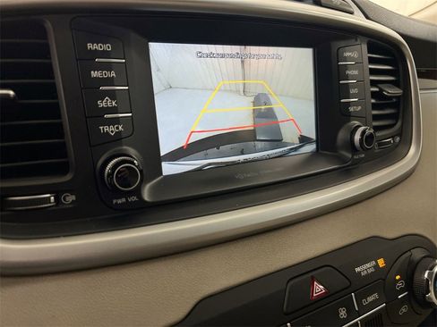 Used 2018 Kia Sorento LX image 13