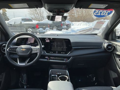 Used 2025 Chevrolet Equinox LT w/ Convenience Package II image 3