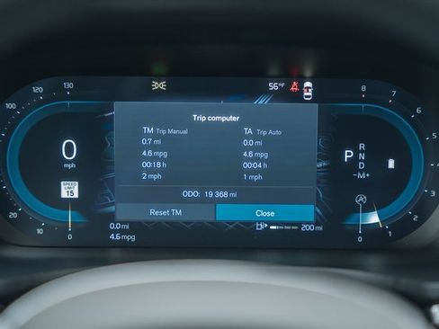 Used 2025 Volvo V60 B5 Cross Country Plus image 40