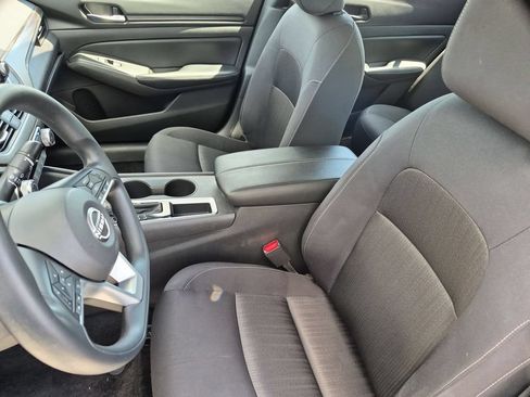 Used 2025 Nissan Altima 2.5 SV FWD image 24