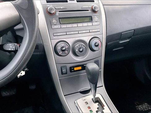 Used 2011 Toyota Corolla LE image 8