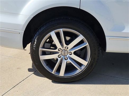 Used 2014 Audi Q7 TDI Prestige w/ Prestige Package image 9