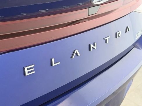 Used 2023 Hyundai Elantra SE FWD image 10