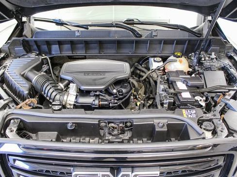 Used 2019 GMC Acadia SLT w/ Black Edition AWD/4WD image 16