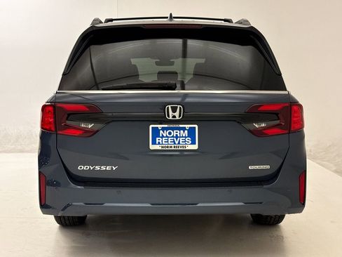 New 2026 Honda Odyssey Touring image 9