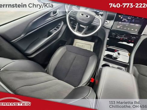 Used 2025 Jeep Grand Cherokee L Altitude image 10