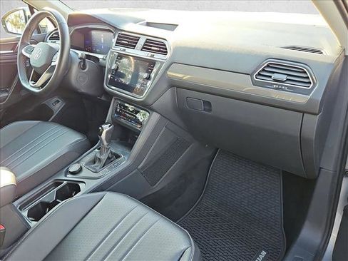 Used 2022 Volkswagen Tiguan SE image 19