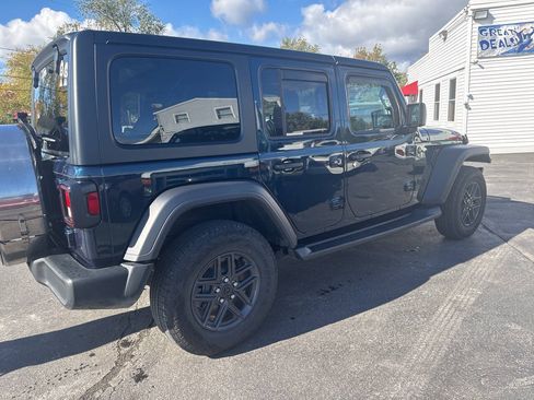 Used 2025 Jeep Wrangler Unlimited Sport AWD/4WD image 3