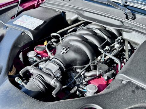 Used 2015 Maserati GranTurismo Sport image 34