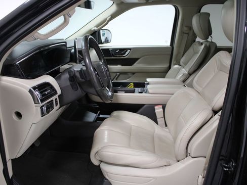 Used 2018 Lincoln Navigator Select RWD image 19