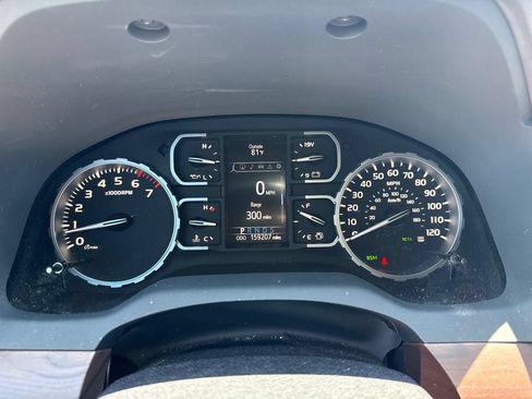 Used 2021 Toyota Tundra Limited w/ Limited Premium Package AWD/4WD image 6