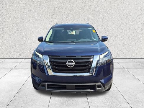 Used 2025 Nissan Pathfinder SV FWD image 8