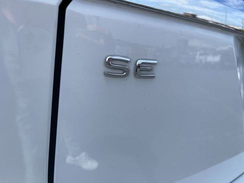 Used 2023 Volkswagen Atlas SE image 30