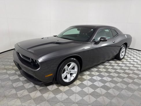 Used 2013 Dodge Challenger SXT RWD image 9