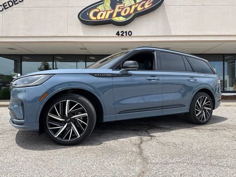 Used 2025 Lincoln Aviator Black Label w/ Jet Appearance Package AWD/4WD image 16