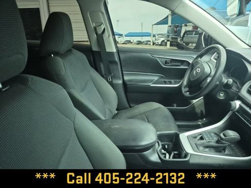 Used 2023 Toyota RAV4 LE AWD/4WD image 28