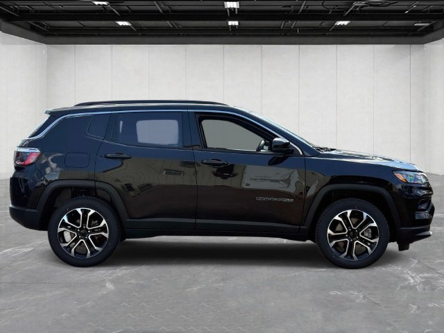 Used 2023 Jeep Compass Limited AWD/4WD image 4