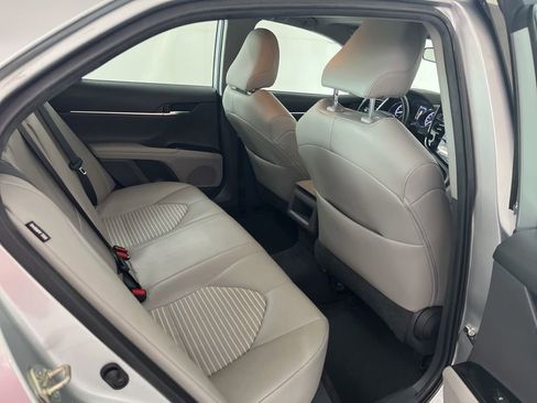 Used 2019 Toyota Camry SE w/ Carpet Mat Package FWD image 23
