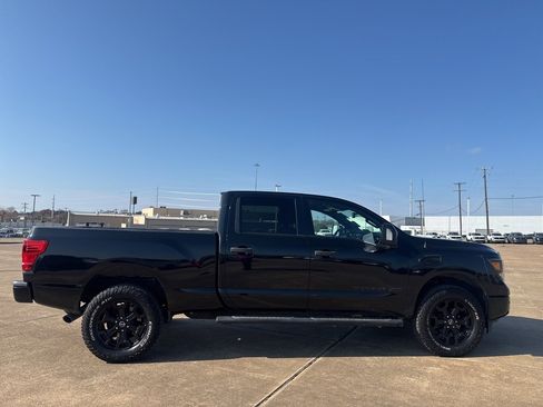 Used 2019 Nissan Titan SV w/ SV Convenience Package image 8