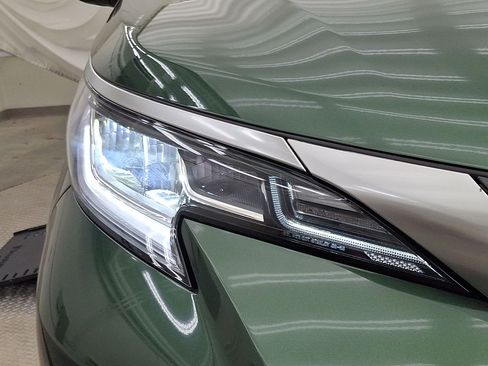 Used 2026 Toyota Sienna Limited FWD image 31