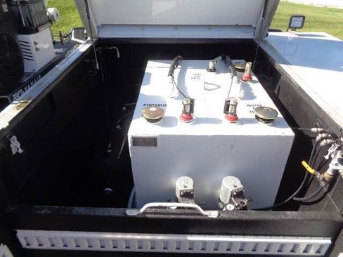 Used 2019 Ford F550 4x4 Regular Cab Super Duty image 32