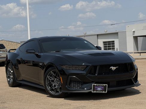 Used 2026 Ford Mustang GT Premium w/ GT Performance Package RWD image 2