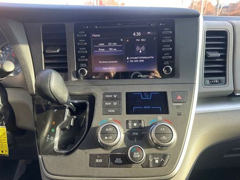 Used 2020 Toyota Sienna LE image 19