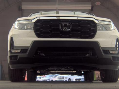 Used 2023 Honda Passport EX-L image 3