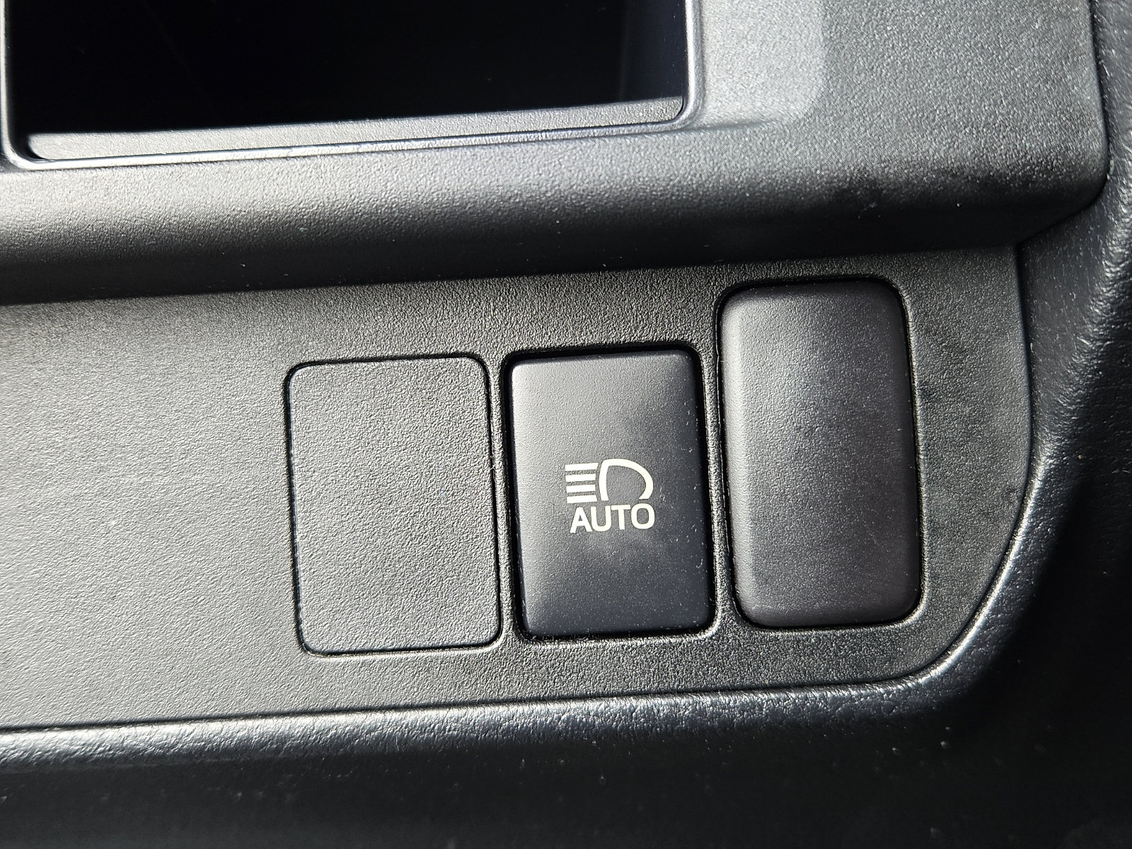 Used 2018 Toyota Tacoma SR5 w/ SR5 Appearance Package (SM) AWD/4WD image 22