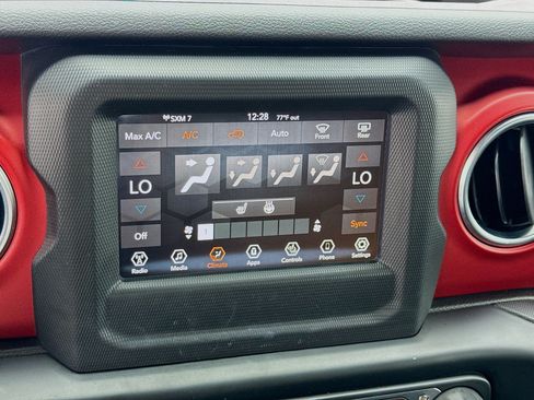 Used 2019 Jeep Wrangler Unlimited Rubicon w/ Steel Bumper Group AWD/4WD image 12