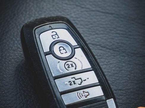 Used 2019 Ford F250 Lariat w/ Lariat Ultimate Package image 8