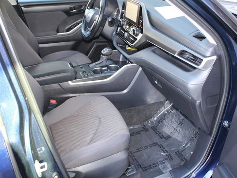 Used 2023 Toyota Highlander LE image 37