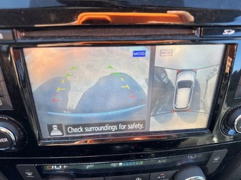 Used 2017 Nissan Rogue SV w/ SV Premium Package image 11