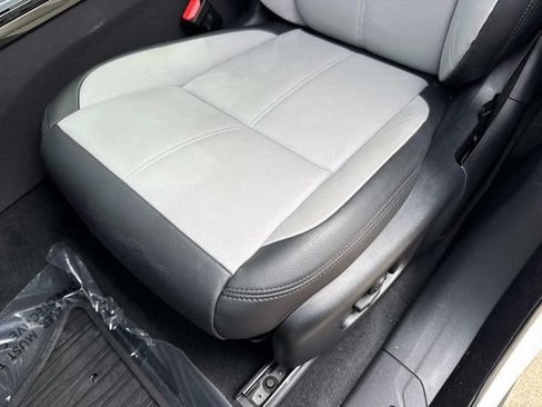 Used 2026 Land Rover Range Rover Velar Dynamic SE AWD/4WD image 19