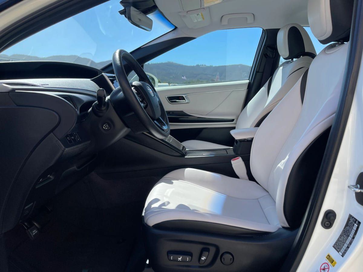Used 2016 Toyota Mirai FWD image 14
