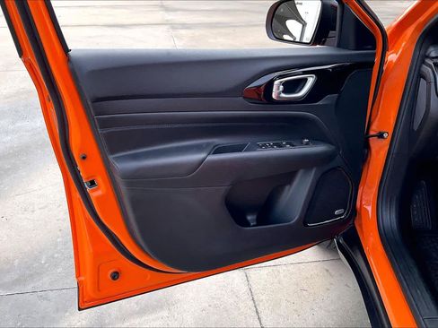 New 2026 Jeep Compass Latitude w/ Sun and Sound Group image 10