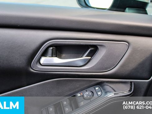 Used 2025 Nissan Rogue SV FWD image 39