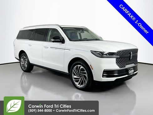 Used 2025 Lincoln Navigator L Reserve image 1