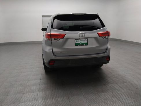 Used 2019 Toyota Highlander LE FWD image 6