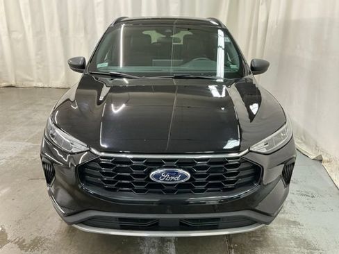 Used 2025 Ford Escape ST-Line w/ Tech Pack #1 FWD image 8