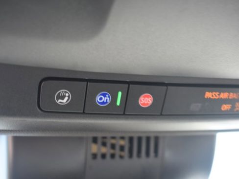 Used 2025 Chevrolet Suburban Z71 image 33