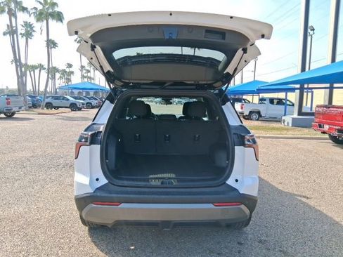 New 2026 Chevrolet Equinox LT w/ Midnight Edition FWD image 6