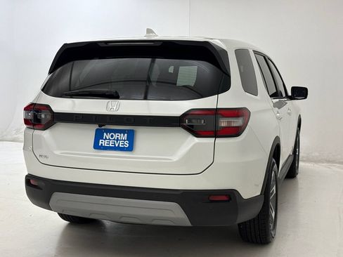 Certified 2025 Honda Pilot EX-L image 9