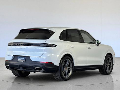 Used 2025 Porsche Cayenne image 8
