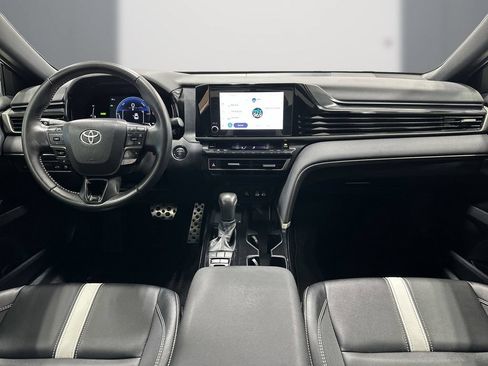 Used 2025 Toyota Camry SE FWD image 18