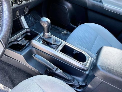 Used 2018 Toyota Tacoma SR5 RWD image 10